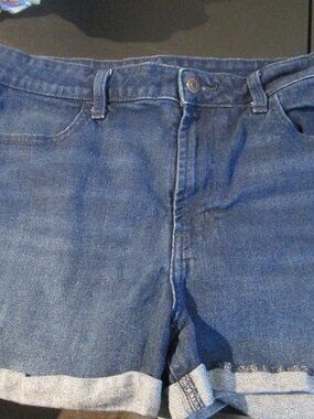 Ladies dark Jean Old Navy shorts sz 14